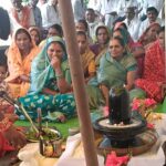 शिवलिंग की प्राण प्रतिष्ठा में पहुंचे सैकड़ों भक्त -