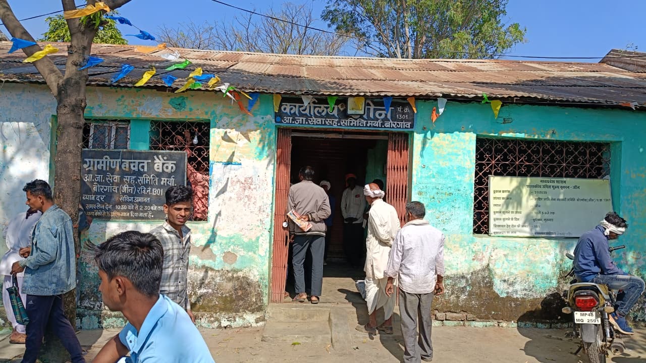 बोरगांव सोसाइटी के हैंडओवर के बाद भी खाली, किसानों को...